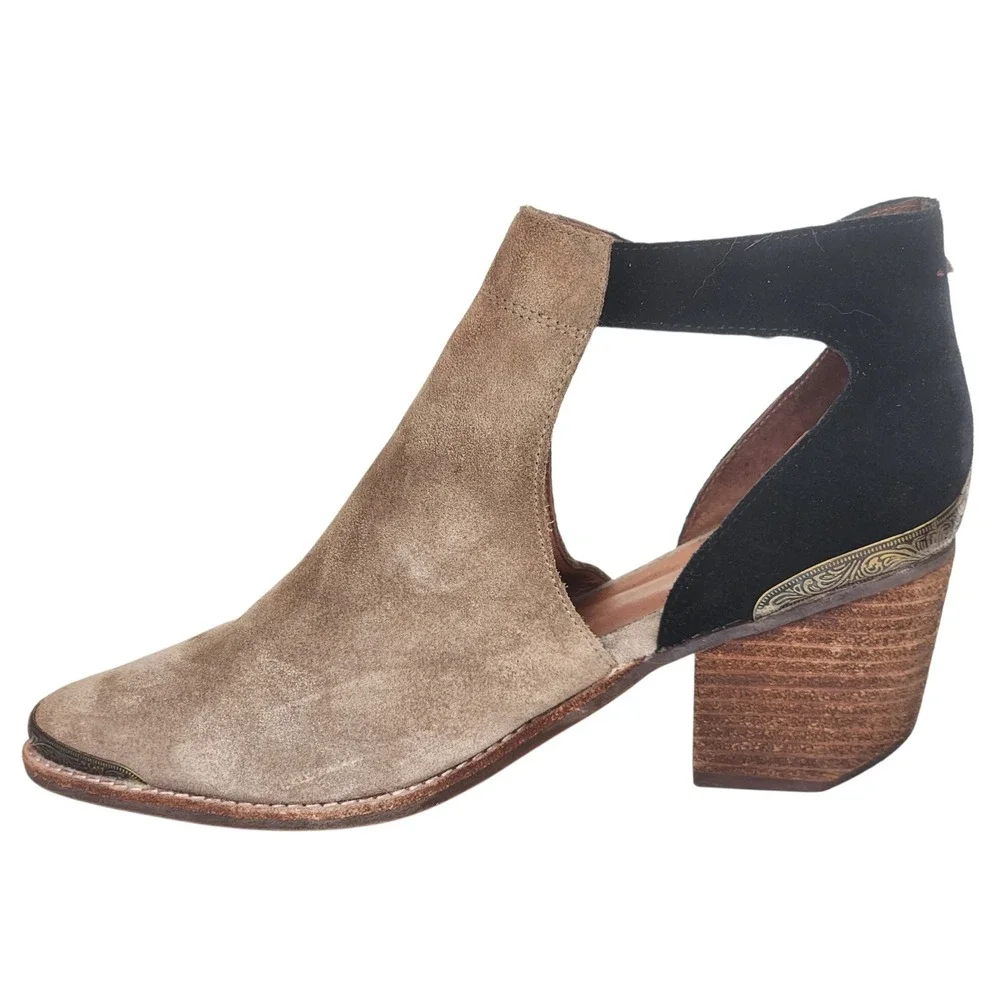 Jeffrey Campbell Woodruff Suede Cutout Ankle Boots Taupe Brass Hardware Size 8.5